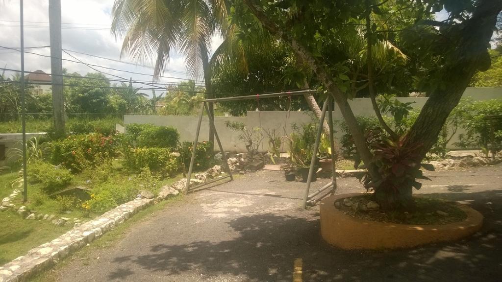 Palm Bay Guest House & Restaurant Montego Bay Exterior photo