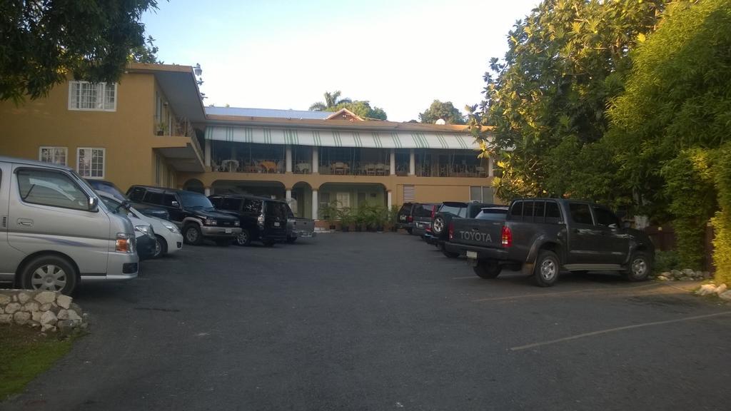Palm Bay Guest House & Restaurant Montego Bay Exterior photo