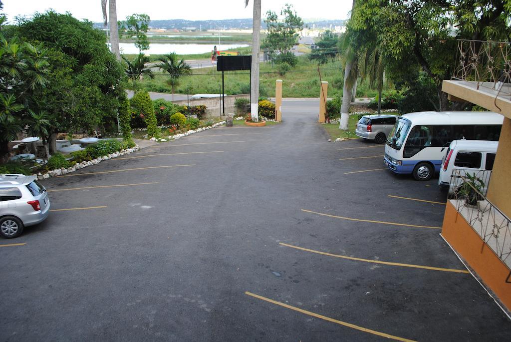 Palm Bay Guest House & Restaurant Montego Bay Exterior photo