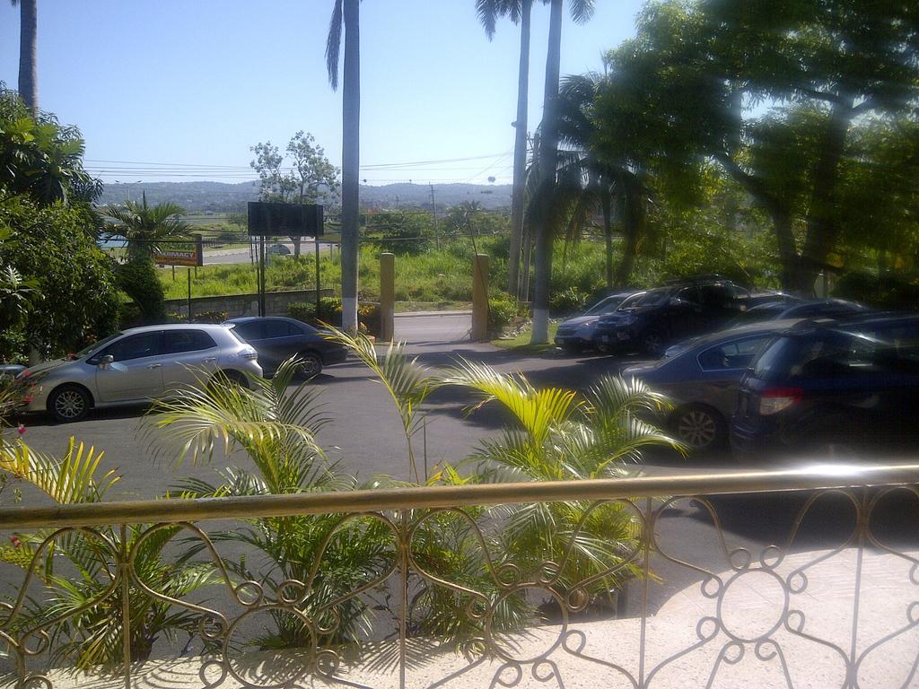 Palm Bay Guest House & Restaurant Montego Bay Exterior photo